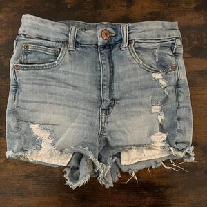 American Eagle Women’s Size 6 Curvy Hi-Rise Distressed Jean Shorts Light Wash